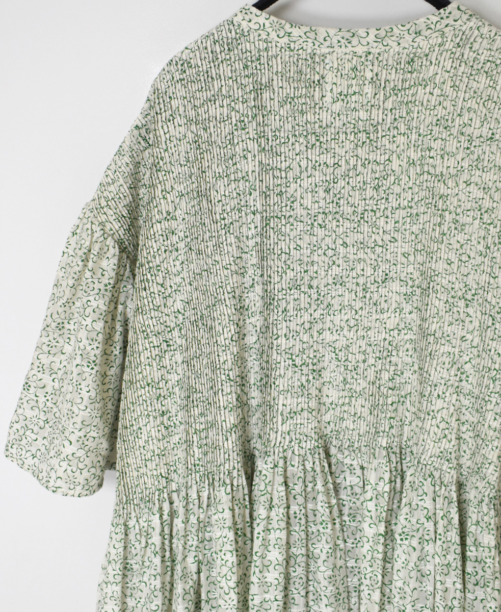 INMDS25093(ワンピース) POWER LOOM COTTON DOBIE CHECK ARABESQUE SCREEN PRINT FLARED/SL DRESS WITH MINI PINTUCK
