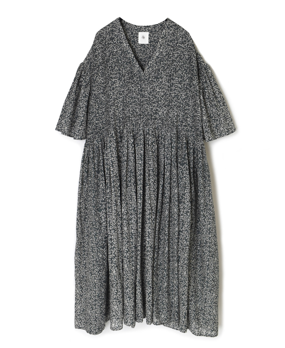 INMDS25093(ワンピース) POWER LOOM COTTON DOBIE CHECK ARABESQUE SCREEN PRINT FLARED/SL DRESS WITH MINI PINTUCK