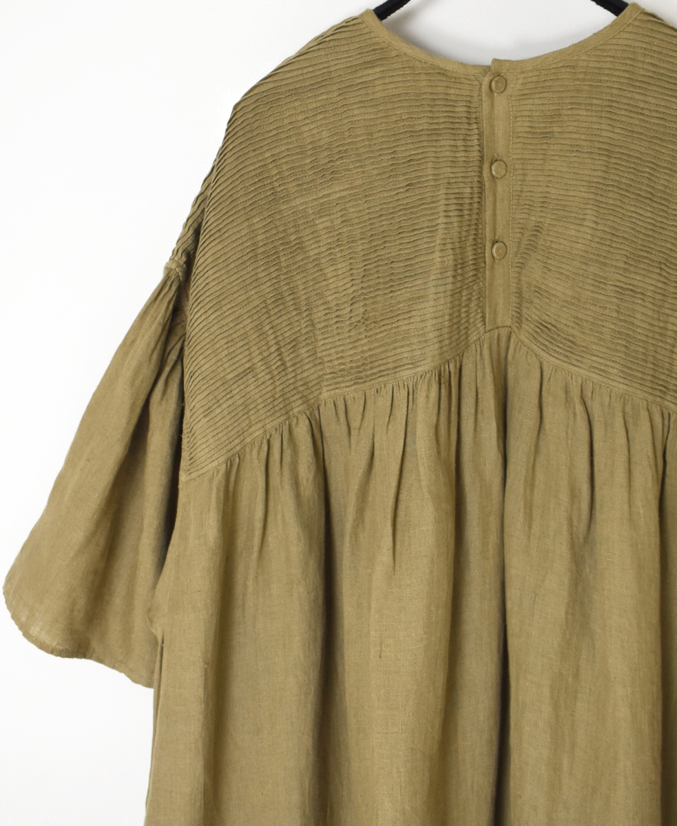 INMDS25003(ワンピース)YARN DYE AUTO LOOM 60s LINEN PLAIN BACK OPENING PULLOVER DRESS WITH MINI PINTUCK