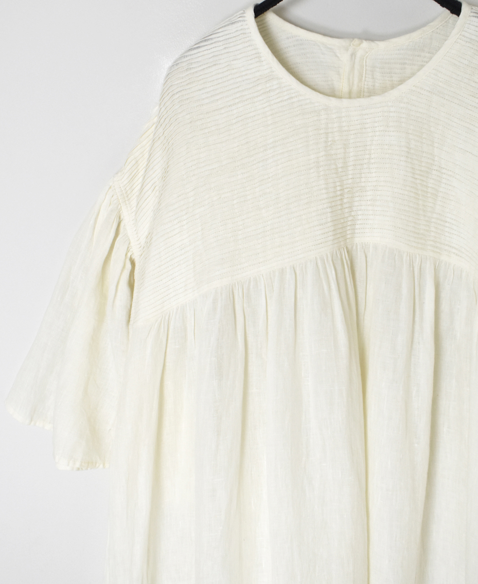 INMDS25003(ワンピース)YARN DYE AUTO LOOM 60s LINEN PLAIN BACK OPENING PULLOVER DRESS WITH MINI PINTUCK