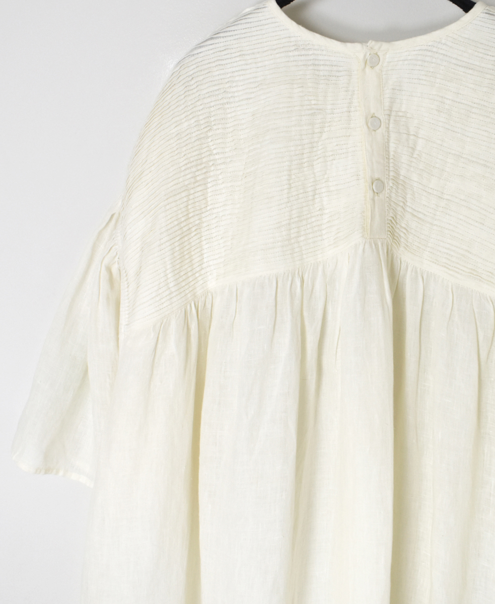 INMDS25003(ワンピース)YARN DYE AUTO LOOM 60s LINEN PLAIN BACK OPENING PULLOVER DRESS WITH MINI PINTUCK