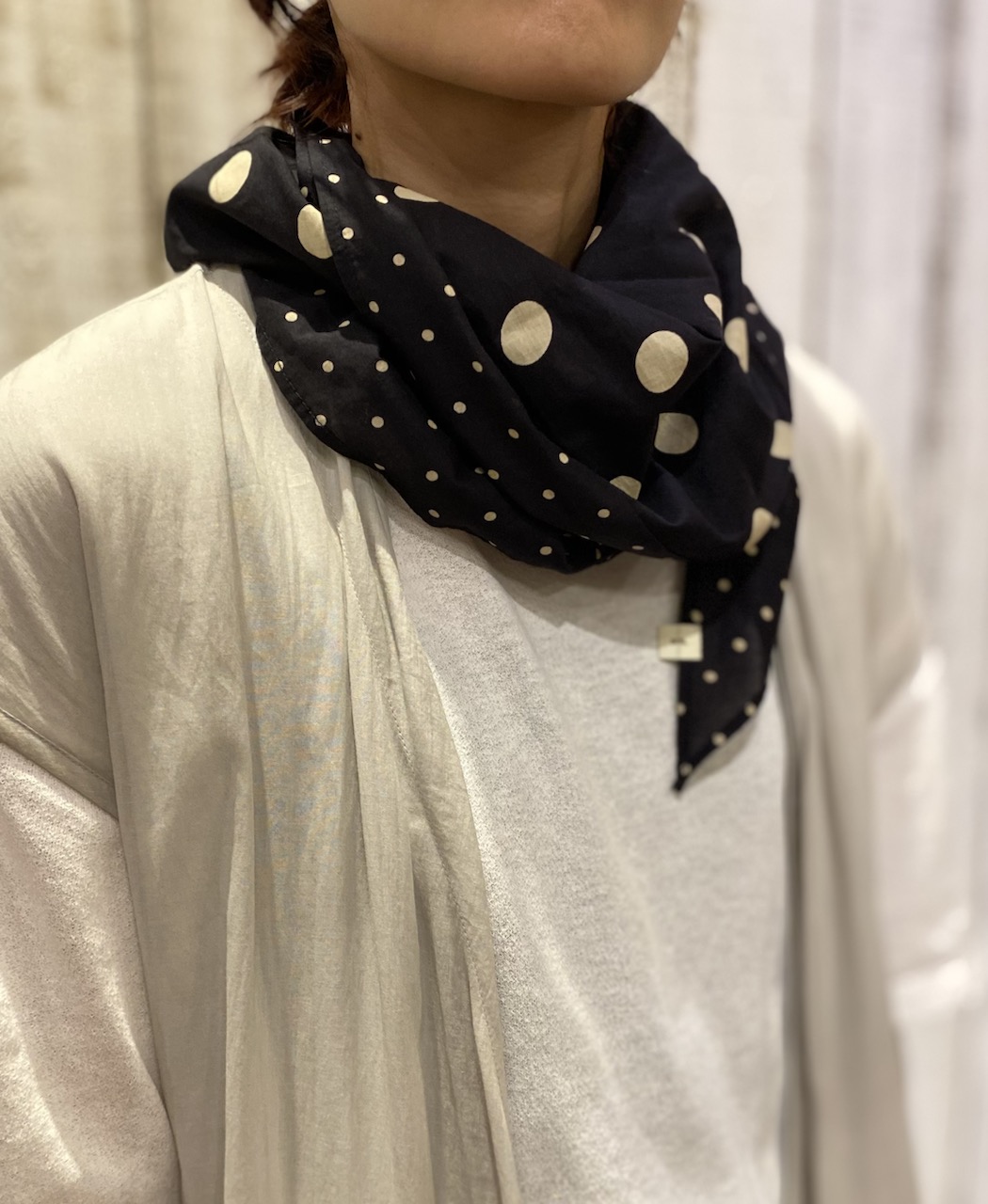 NSL22017 (スカーフ) COTTON VOILE DOT PRINT TRIANGLE SCARF