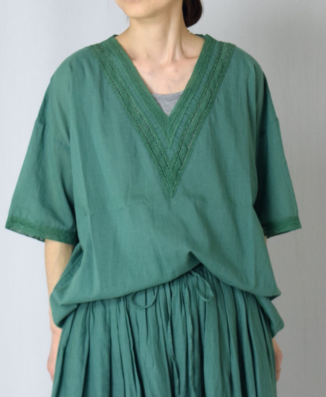 NSL24032 (ブラウス) VOILE LACE V-NECK LACE S/SL PULLOVER