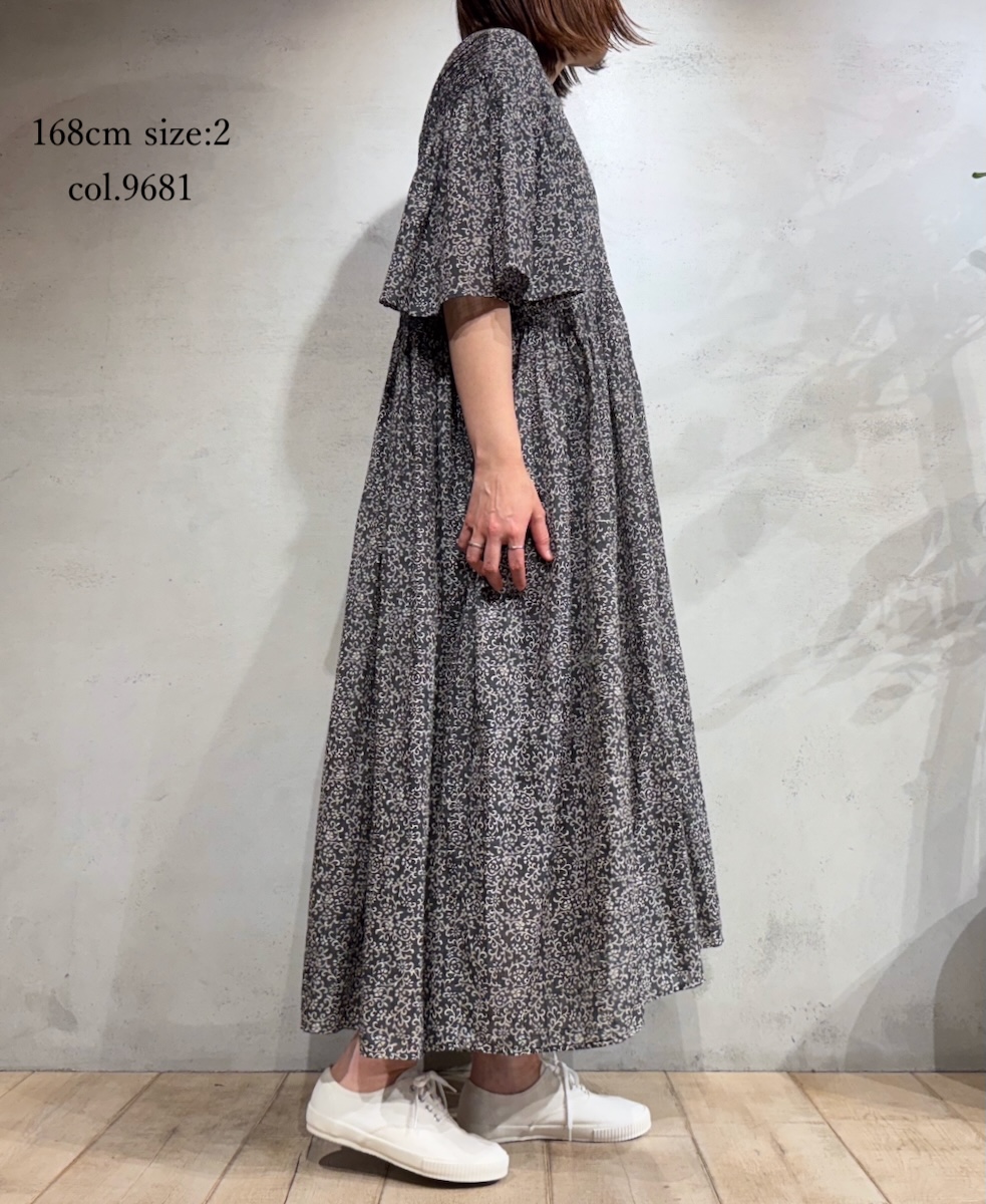 INMDS25093(ワンピース) POWER LOOM COTTON DOBIE CHECK ARABESQUE SCREEN PRINT FLARED/SL DRESS WITH MINI PINTUCK