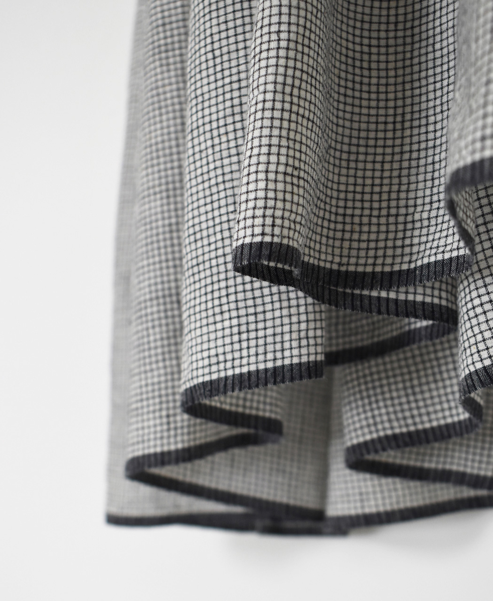 INMDS25053(シャツ) HANDWOVEN COTTON SINGLE CHECK CREW-NECK FRENCH/SL SHIRT WITH PINTUCK