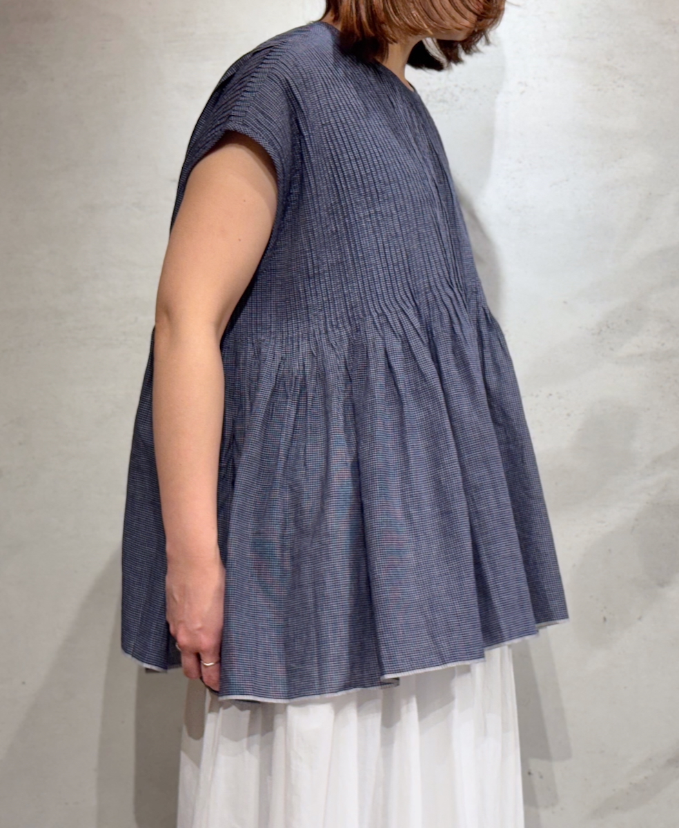 INMDS25053(シャツ) HANDWOVEN COTTON SINGLE CHECK CREW-NECK FRENCH/SL SHIRT WITH PINTUCK