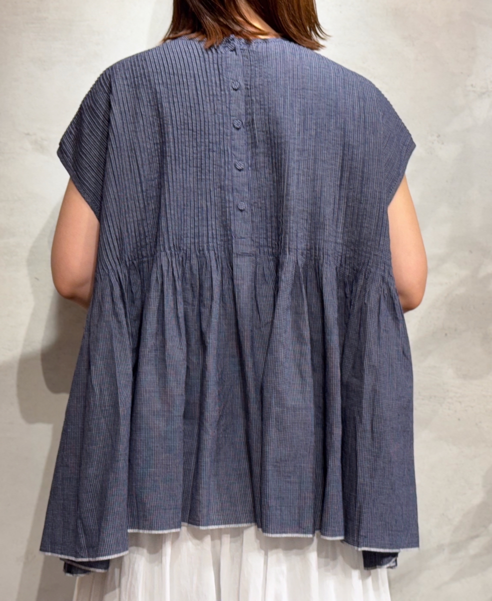 INMDS25053(シャツ) HANDWOVEN COTTON SINGLE CHECK CREW-NECK FRENCH/SL SHIRT WITH PINTUCK