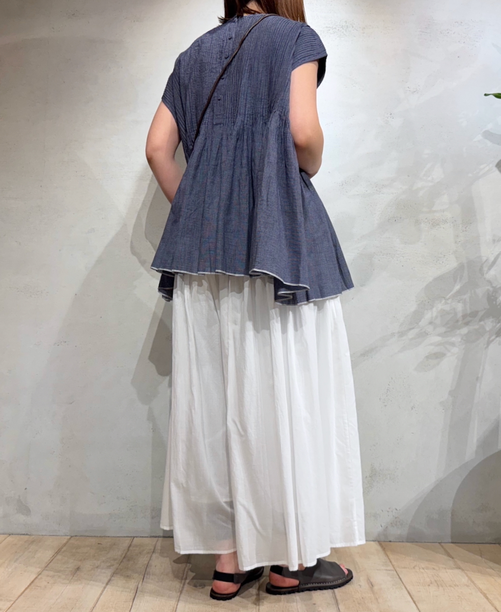 INMDS25053(シャツ) HANDWOVEN COTTON SINGLE CHECK CREW-NECK FRENCH/SL SHIRT WITH PINTUCK