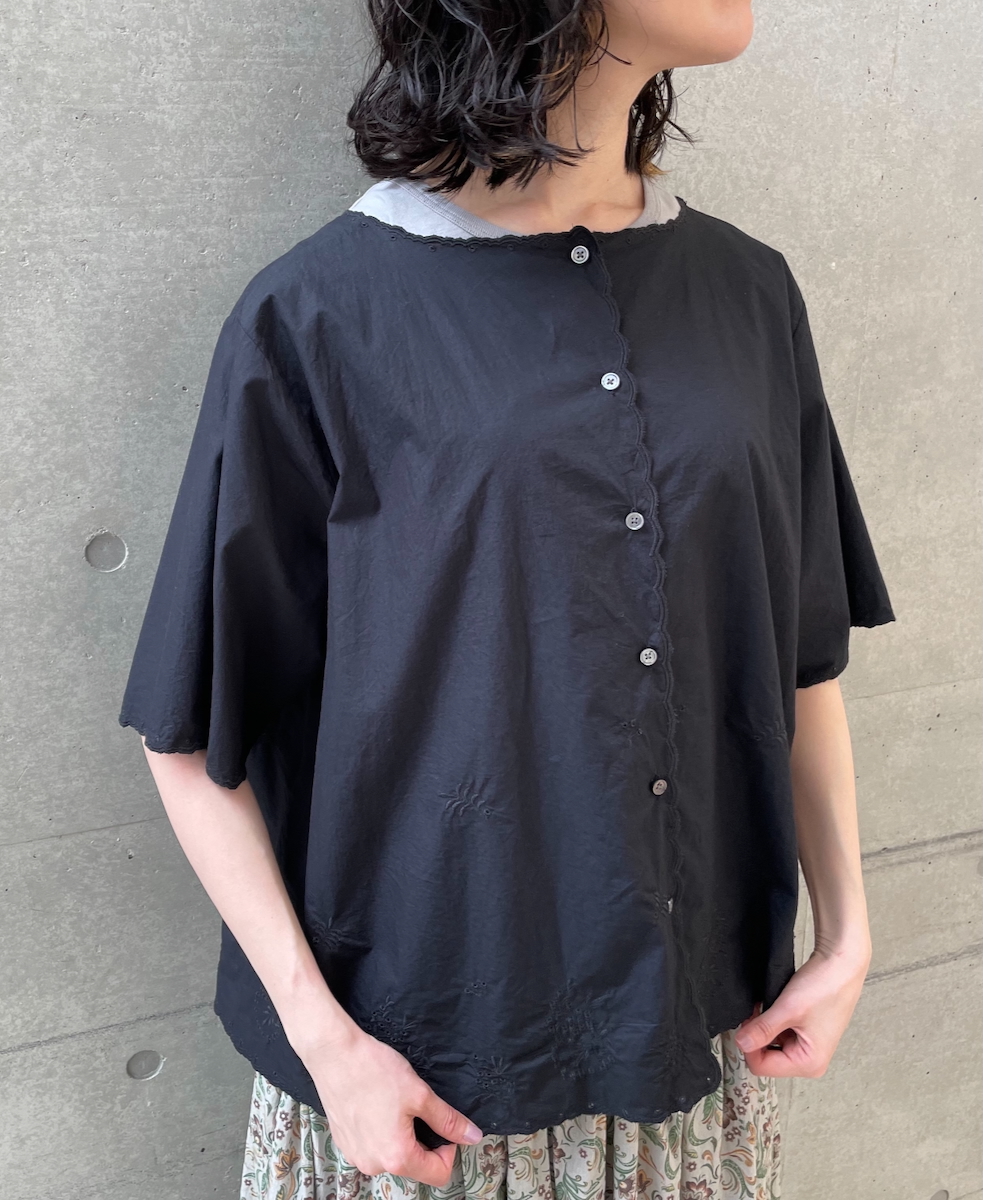 INSL25232(シャツ) 60s POPLIN PLAIN WITH CUT WORK EMBROIDERY BACK OPENING S/SL SMOCK