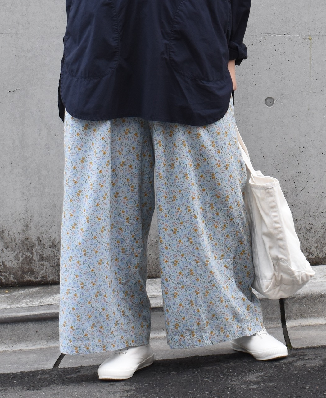 INAM2516FD(パンツ) COTTON FLOWER PRINT GATHERED EASY PANTS WITH LINING