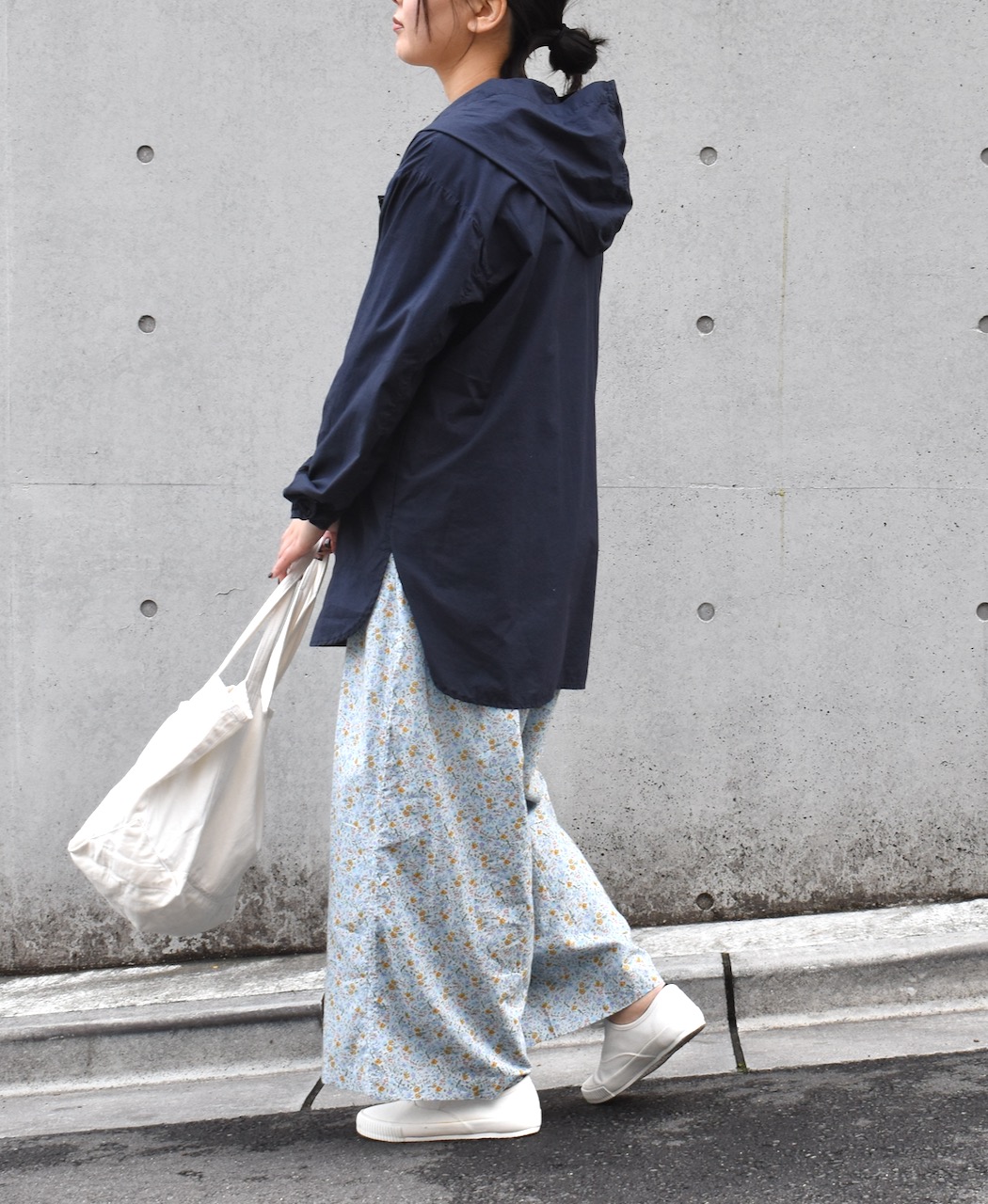 INAM2516FD(パンツ) COTTON FLOWER PRINT GATHERED EASY PANTS WITH LINING