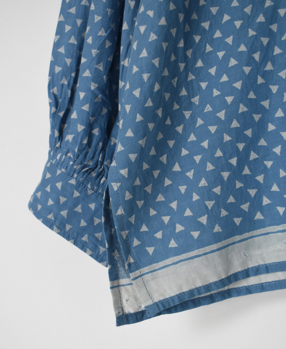 INMDS25101(シャツ) 80s VOILE TRIANGLE BLOCK PRINT BANDED COLLAR SHIRT WITH MINI PINTUCK