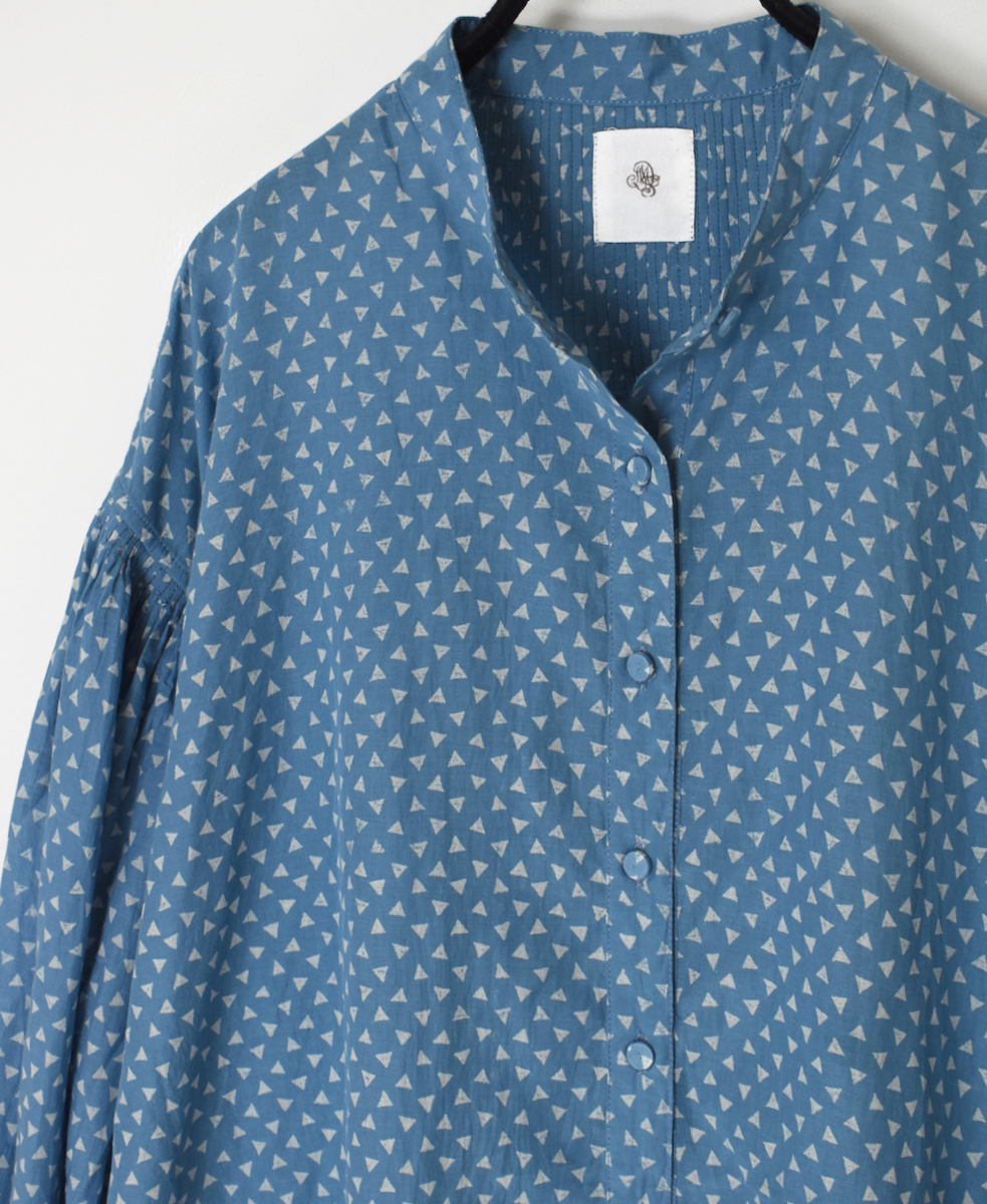 INMDS25101(シャツ) 80s VOILE TRIANGLE BLOCK PRINT BANDED COLLAR SHIRT WITH MINI PINTUCK