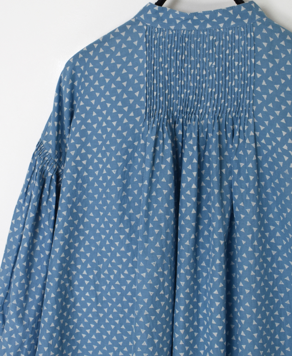 INMDS25101(シャツ) 80s VOILE TRIANGLE BLOCK PRINT BANDED COLLAR SHIRT WITH MINI PINTUCK