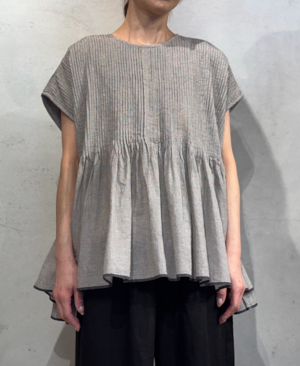 INMDS25053(シャツ) HANDWOVEN COTTON SINGLE CHECK CREW-NECK FRENCH/SL SHIRT WITH PINTUCK