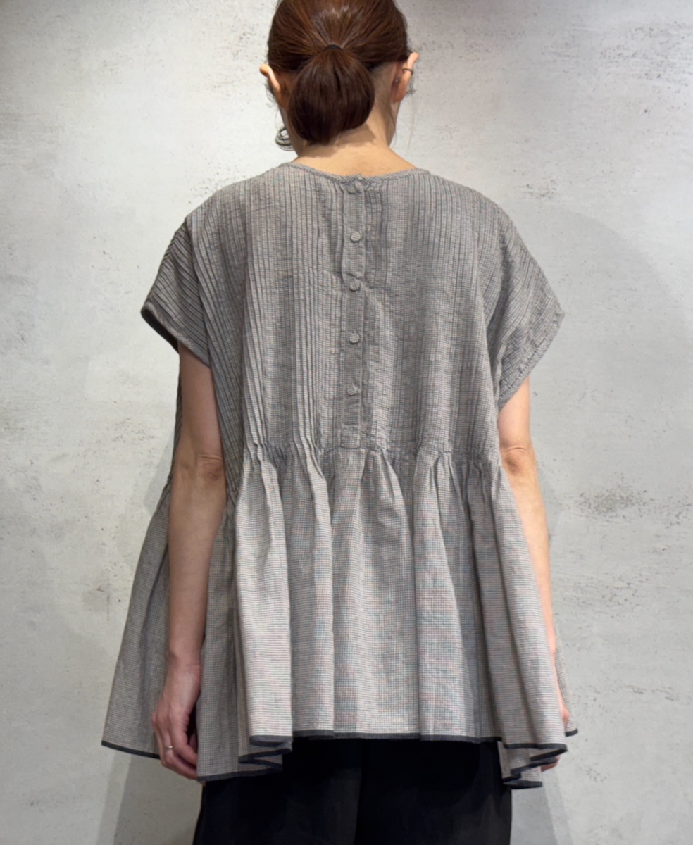 INMDS25053(シャツ) HANDWOVEN COTTON SINGLE CHECK CREW-NECK FRENCH/SL SHIRT WITH PINTUCK