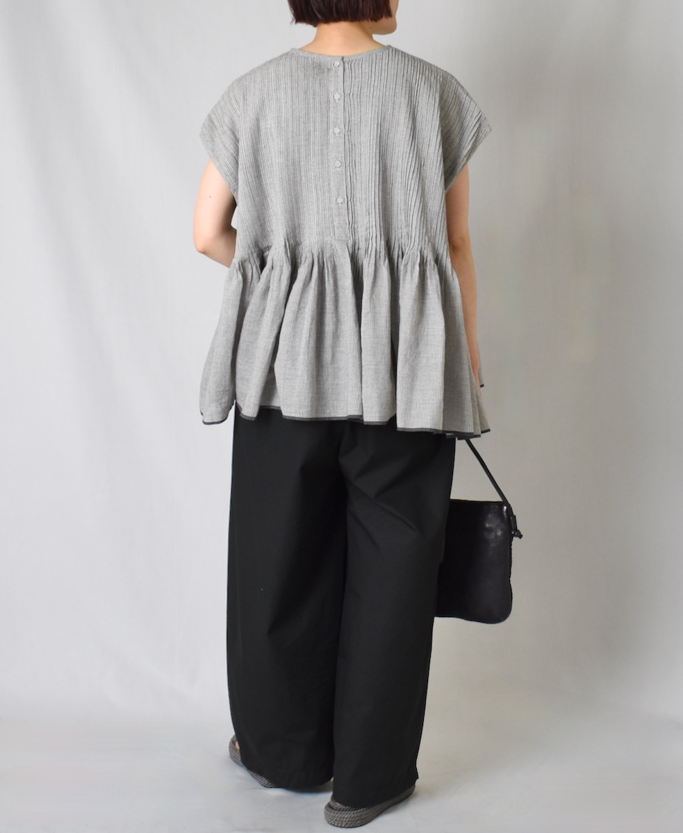 INMDS25053(シャツ) HANDWOVEN COTTON SINGLE CHECK CREW-NECK FRENCH/SL SHIRT WITH PINTUCK