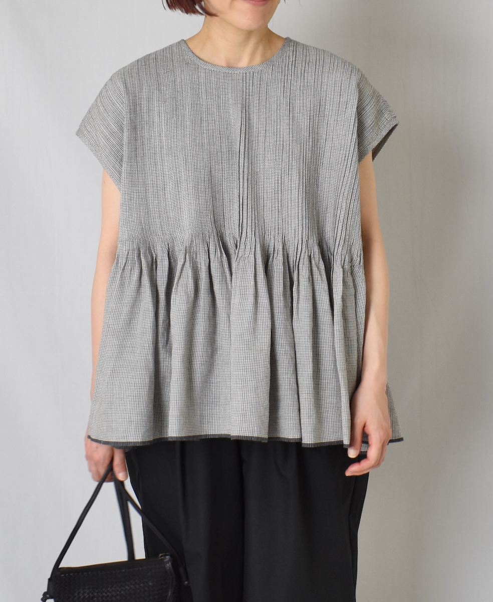 INMDS25053(シャツ) HANDWOVEN COTTON SINGLE CHECK CREW-NECK FRENCH/SL SHIRT WITH PINTUCK