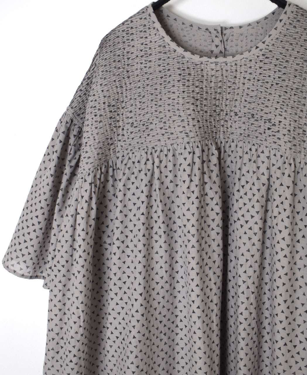 INMDS25103(ワンピース) 80s VOILE TRIANGLE BLOCK PRINT BACK OPENING PULLOVER DRESS WITH MINI PINTUCK