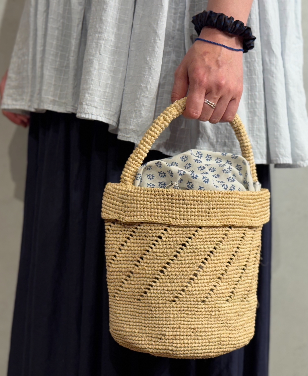●ANMDS2501(バッグ) RAFFIA ONE HANDLE BARREL BAG