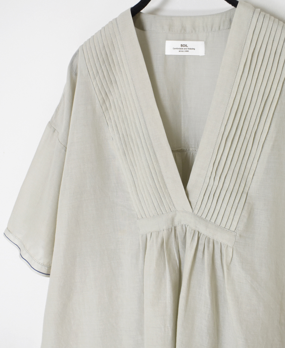 ●NSL25022(シャツ) SUPER FINE VOILE WITH SELVEGE V-NECK PINTUCK SHORT/SL SHIRT