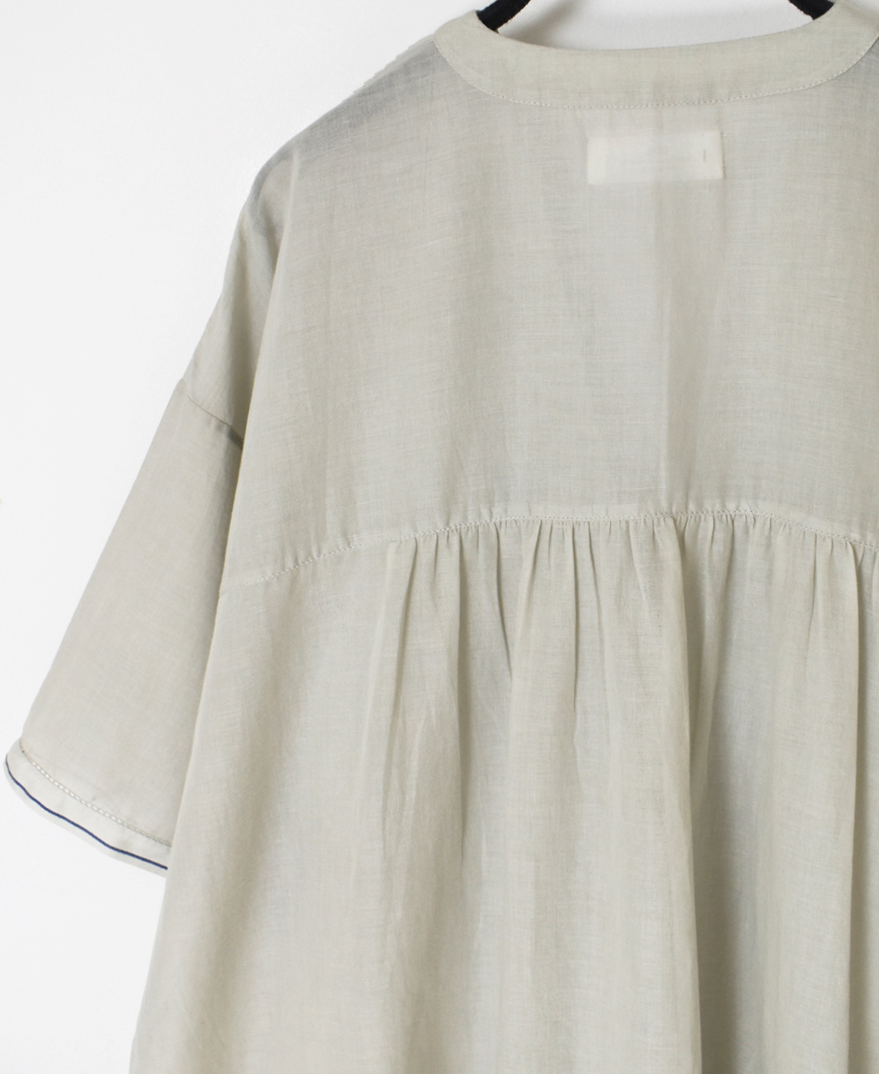 ●NSL25022(シャツ) SUPER FINE VOILE WITH SELVEGE V-NECK PINTUCK SHORT/SL SHIRT