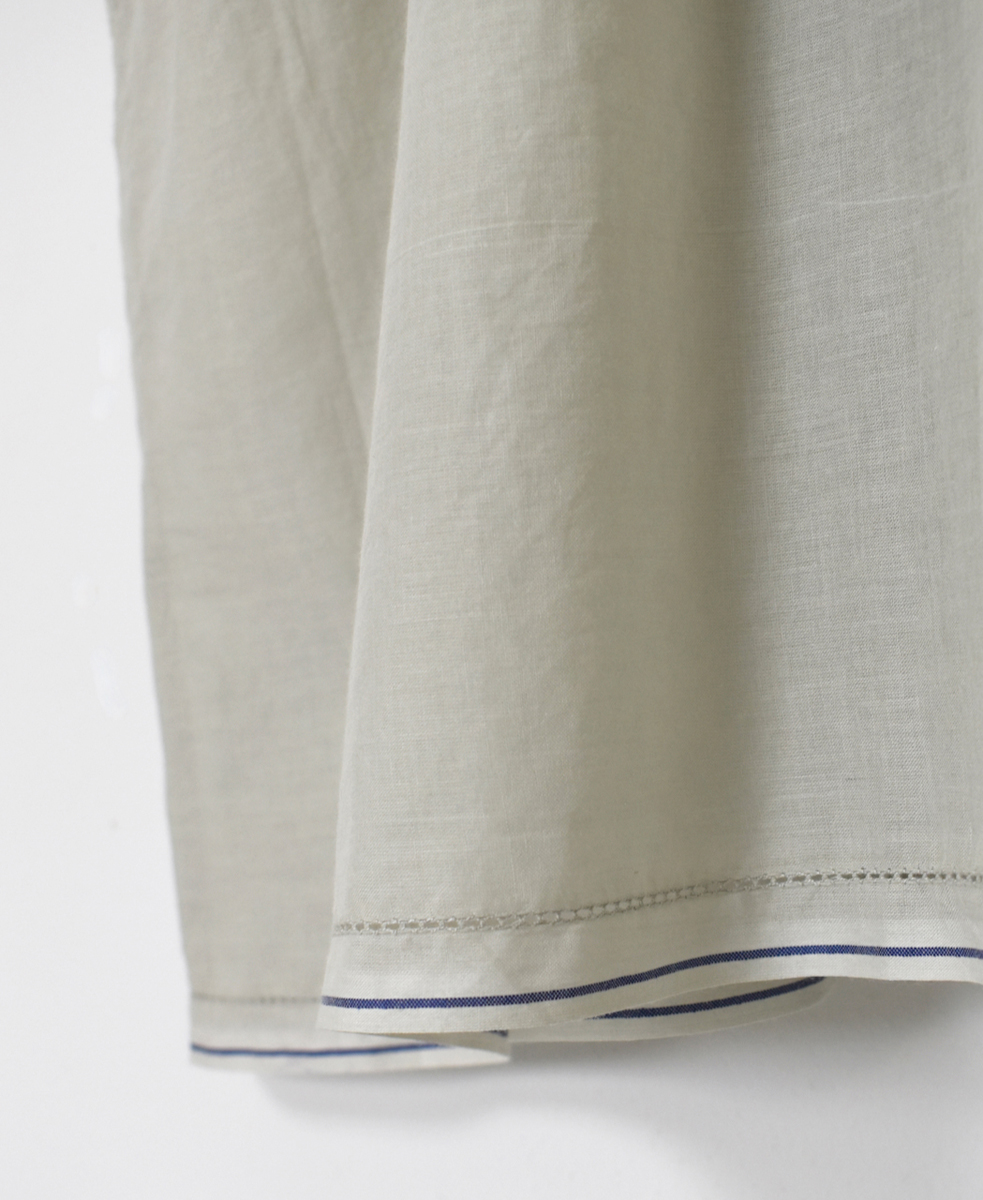 ●NSL25023(ワンピース) SUPER FINE VOILE WITH SELVEGE V-NECK PINTUCK SHORT/SL DRESS