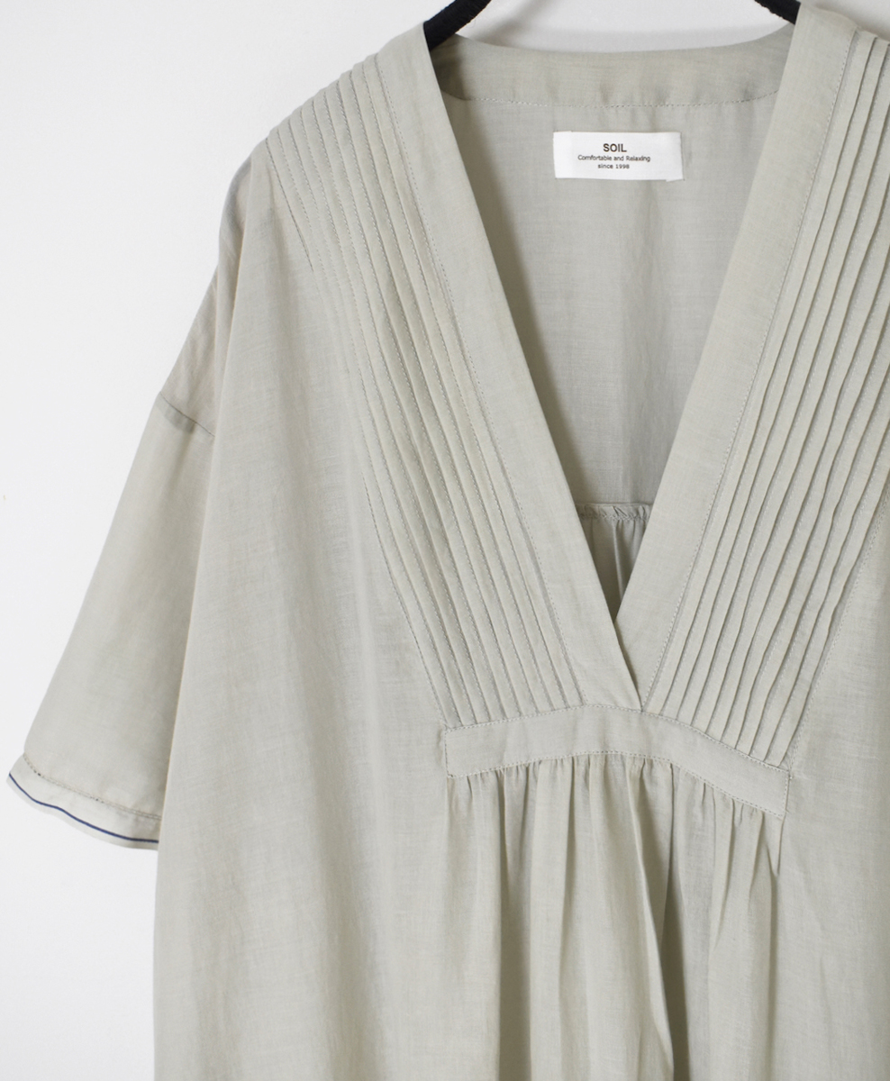 ●NSL25023(ワンピース) SUPER FINE VOILE WITH SELVEGE V-NECK PINTUCK SHORT/SL DRESS