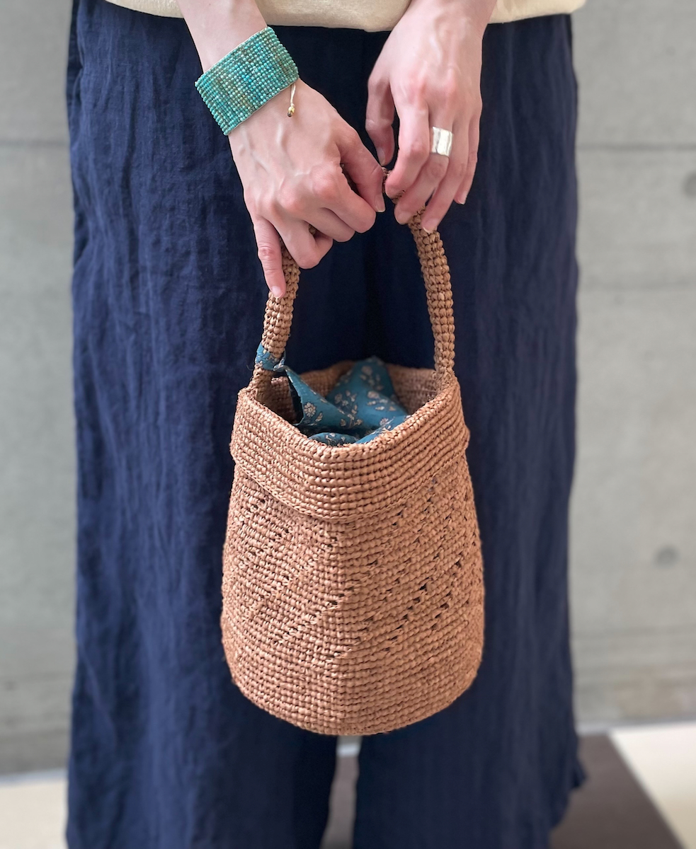 ●ANMDS2501(バッグ) RAFFIA ONE HANDLE BARREL BAG