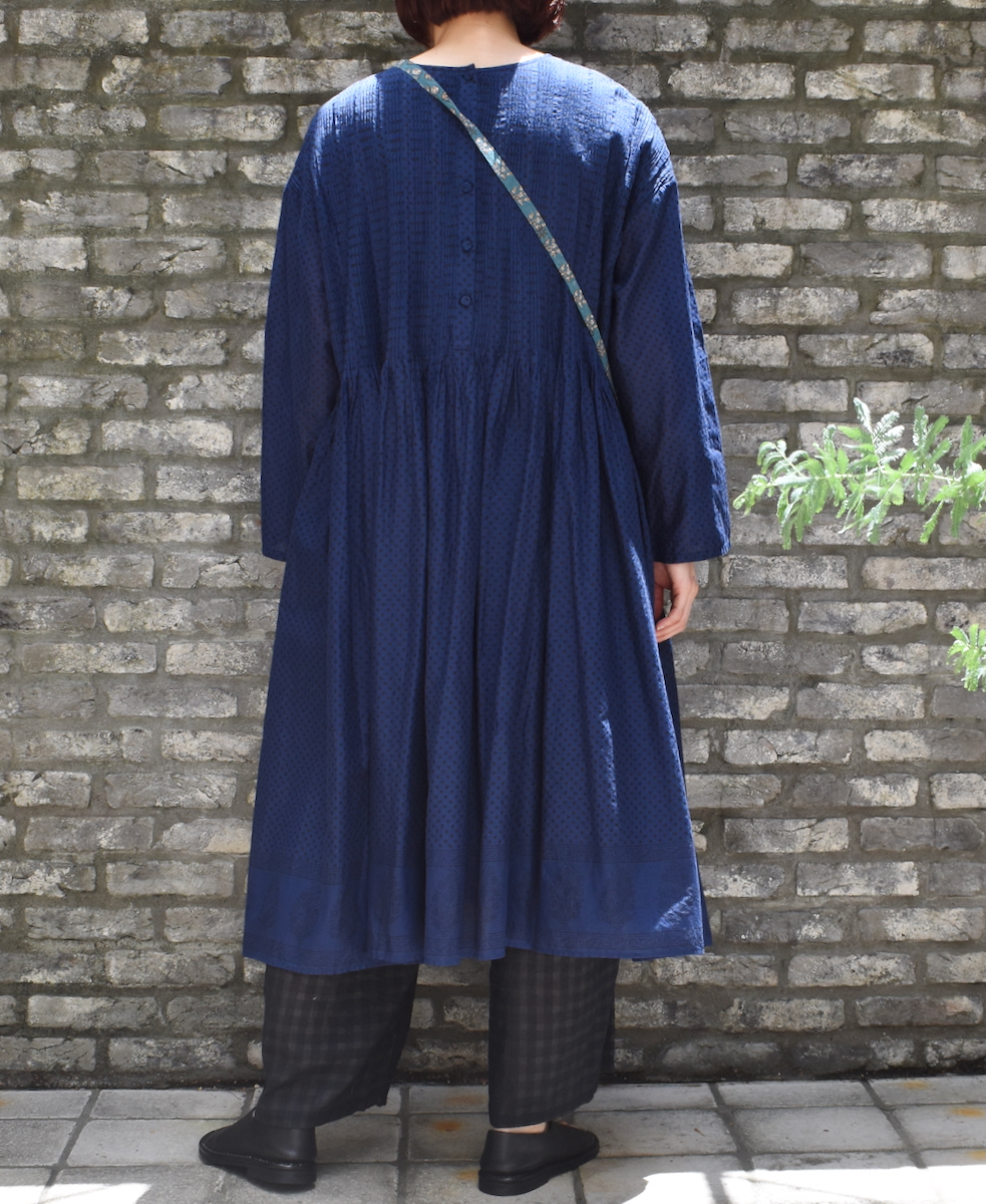 NMDS25262(ワンピース) 80s VOIL DOT&TREE BLOCK PRINT CREW-NECK DRESS WITH RANDOM PLEATS
