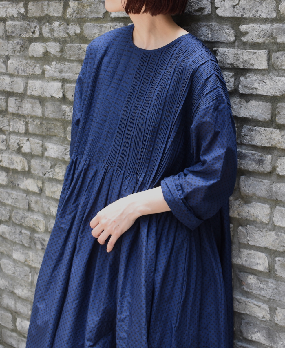 NMDS25262(ワンピース) 80s VOIL DOT&TREE BLOCK PRINT CREW-NECK DRESS WITH RANDOM PLEATS