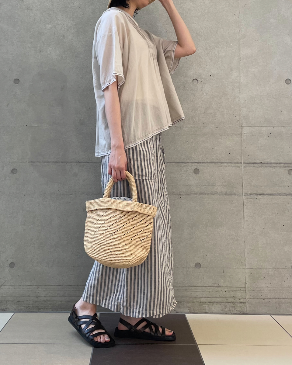 ●NSL25022(シャツ) SUPER FINE VOILE WITH SELVEGE V-NECK PINTUCK SHORT/SL SHIRT
