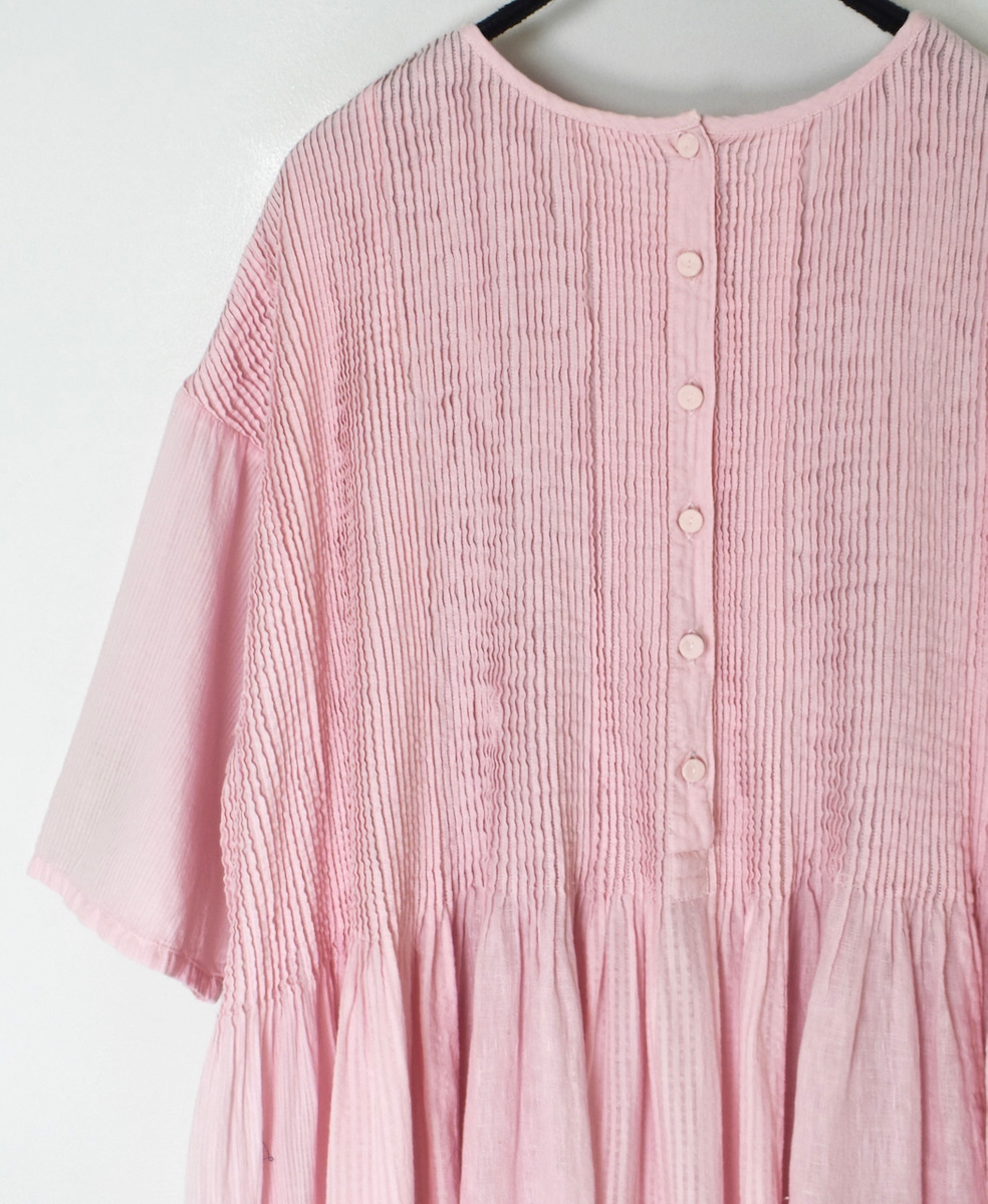 ●NMDS25232D(ワンピース) COTTON&LINEN PATCHWORK(OVERDYE) CREW-NECK S/SL SHIRT DRESS WITH MINI PINTUCK