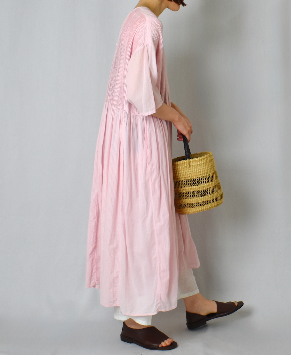●NMDS25232D(ワンピース) COTTON&LINEN PATCHWORK(OVERDYE) CREW-NECK S/SL SHIRT DRESS WITH MINI PINTUCK