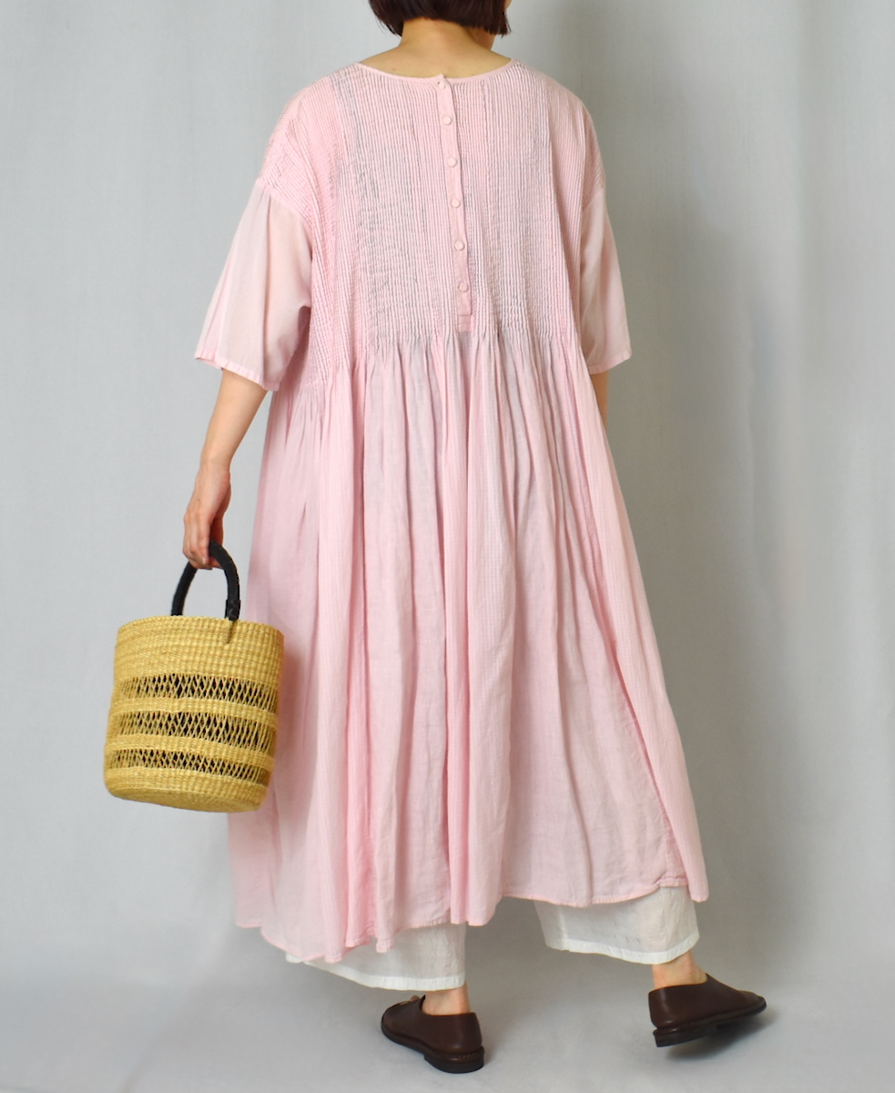 ●NMDS25232D(ワンピース) COTTON&LINEN PATCHWORK(OVERDYE) CREW-NECK S/SL SHIRT DRESS WITH MINI PINTUCK