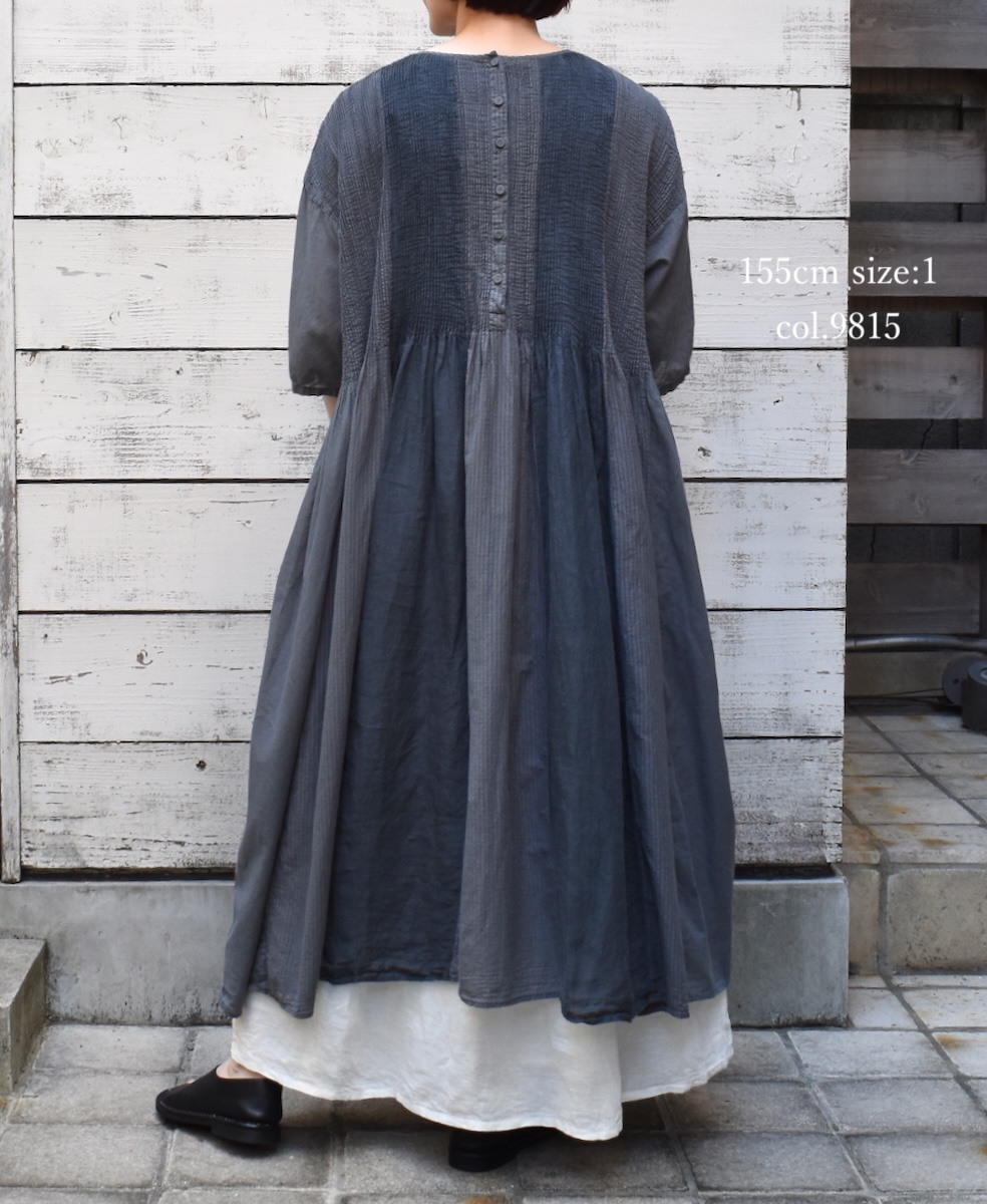 NMDS25232D(ワンピース) COTTON&LINEN PATCHWORK(OVERDYE) CREW-NECK S/SL SHIRT DRESS WITH MINI PINTUCK