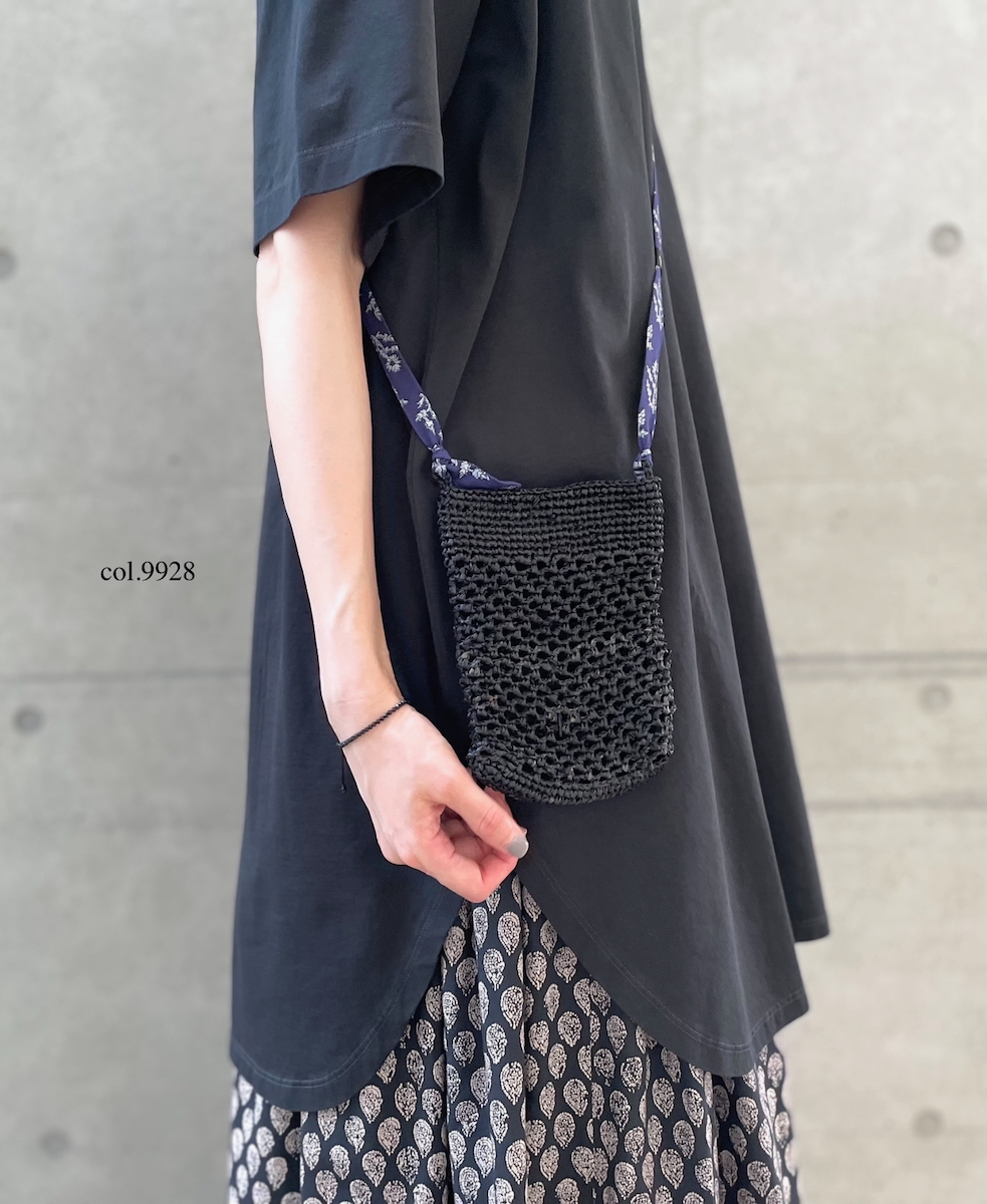 ANMDS2402(バッグ) RAFFIA PHONE HOLDER BAG