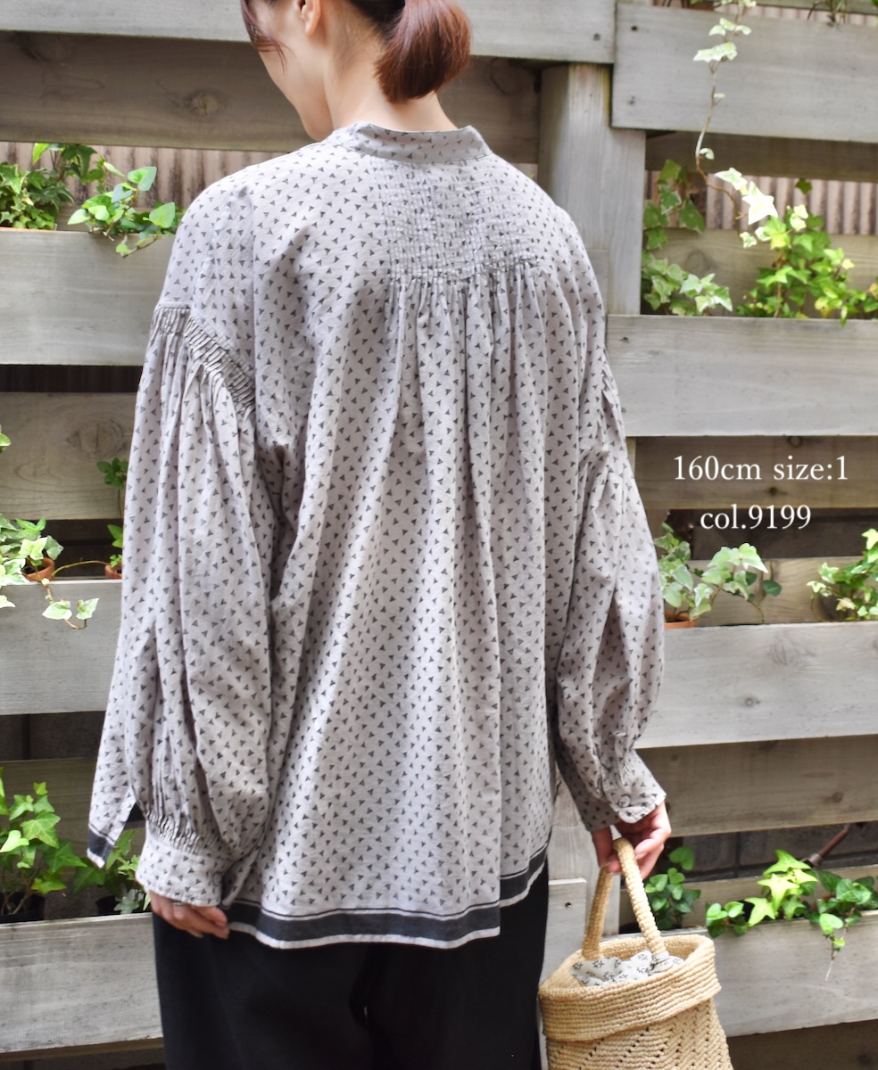 ●INMDS25101(シャツ) 80s VOILE TRIANGLE BLOCK PRINT BANDED COLLAR SHIRT WITH MINI PINTUCK
