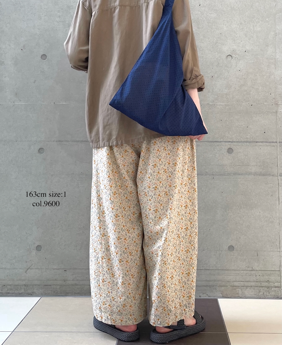 INAM2516FD(パンツ) COTTON FLOWER PRINT GATHERED EASY PANTS WITH LINING