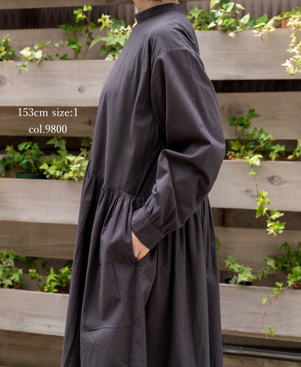 ●NMDS25524(ワンピース) 60s ORGANIC CAMBRIC PLAIN BACK OPENING STAND COLLAR DRESS