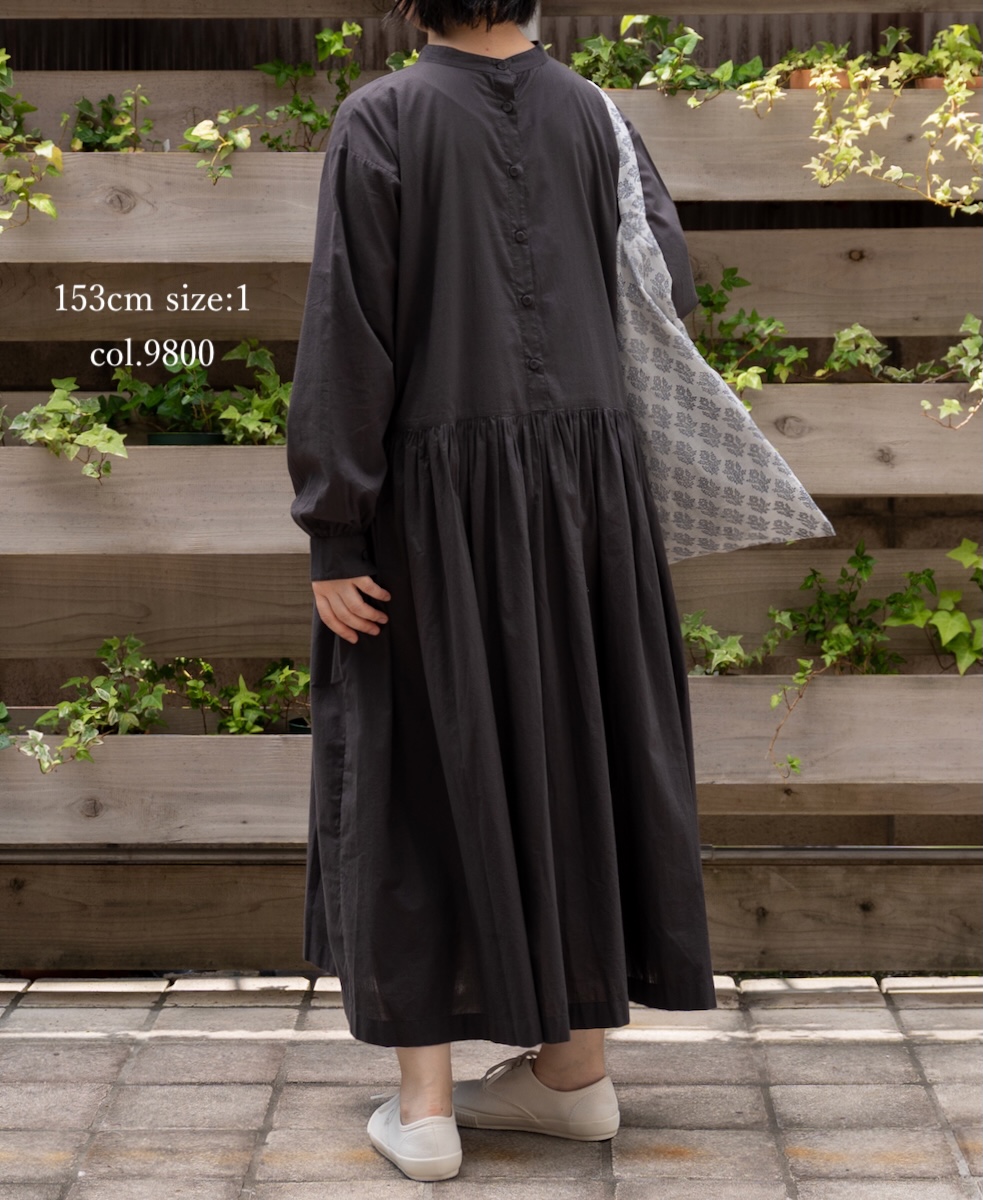 ●NMDS25524(ワンピース) 60s ORGANIC CAMBRIC PLAIN BACK OPENING STAND COLLAR DRESS