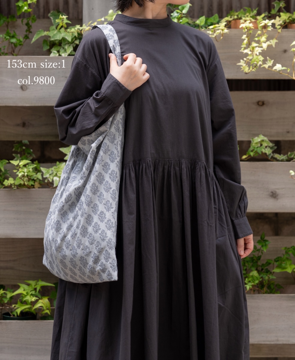 ●NMDS25524(ワンピース) 60s ORGANIC CAMBRIC PLAIN BACK OPENING STAND COLLAR DRESS