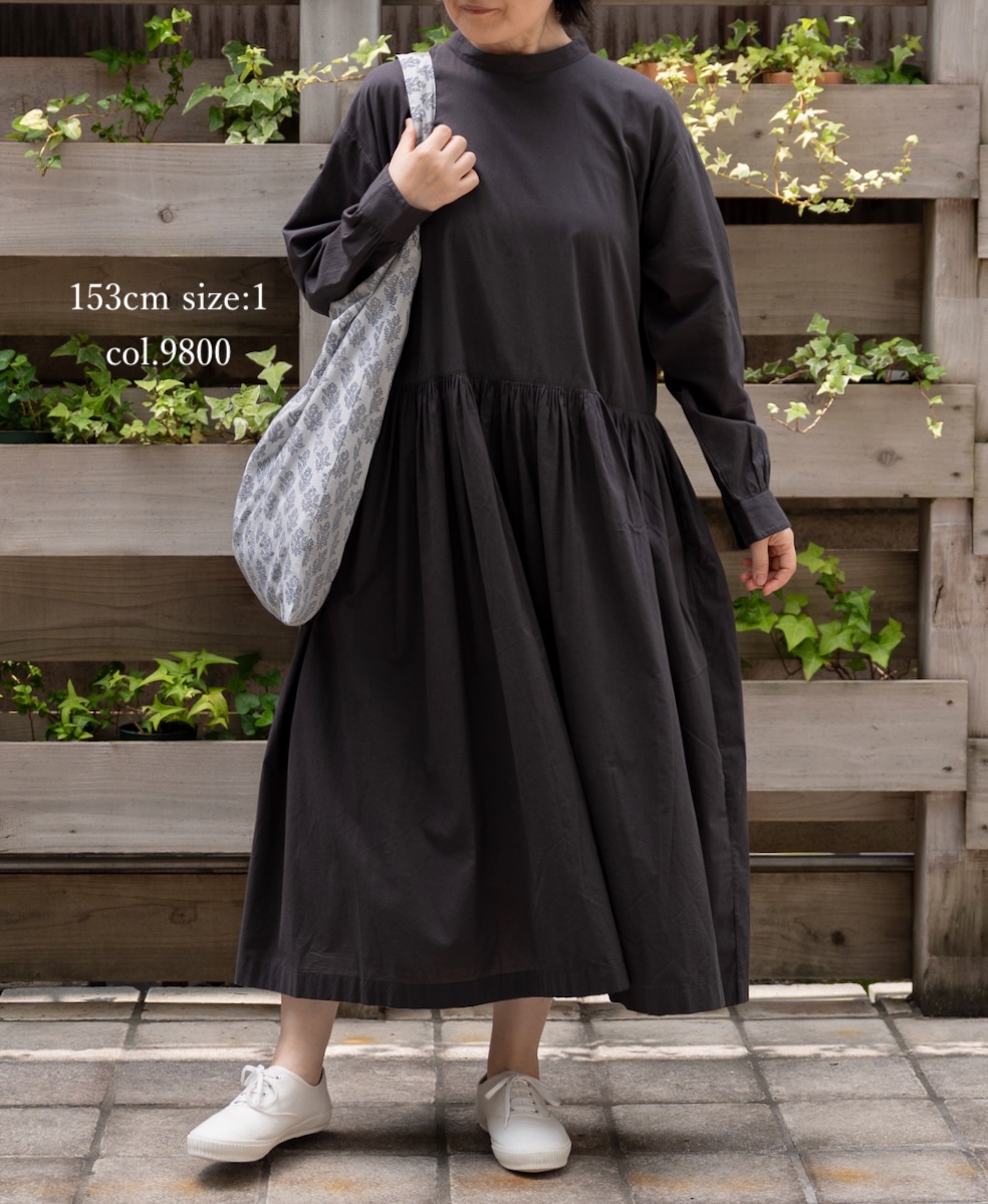 ●NMDS25524(ワンピース) 60s ORGANIC CAMBRIC PLAIN BACK OPENING STAND COLLAR DRESS