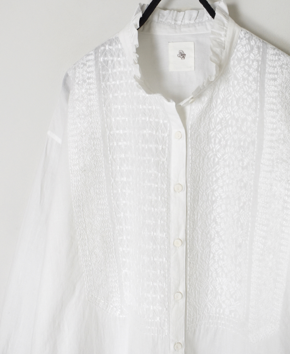 NMDS25531(シャツ) 60s ORGANIC CAMBRIC WITH EMB FRILL COLLAR EMB SHIRT