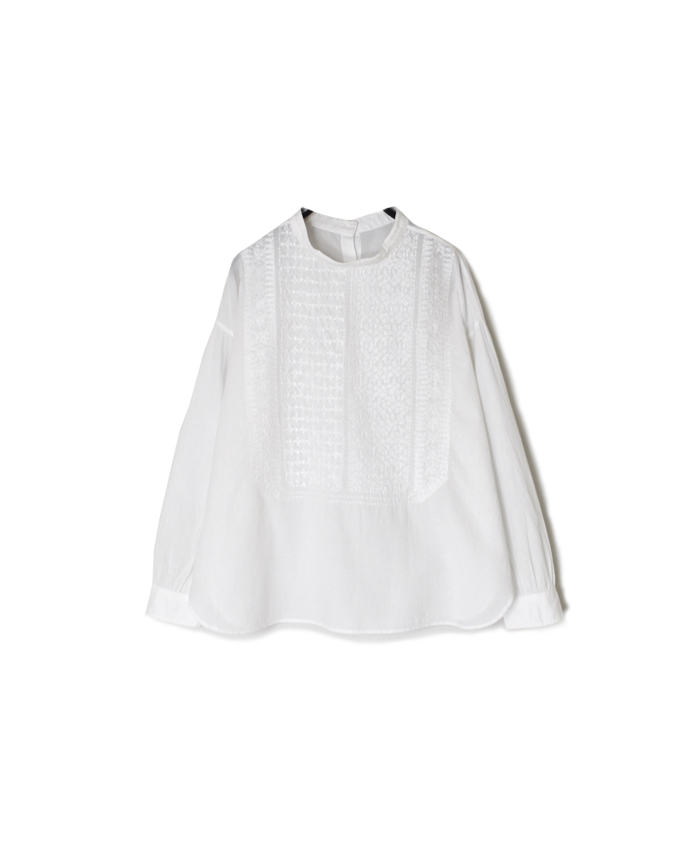NMDS25532(シャツ) 60s ORGANIC CAMBRIC WITH EMB BACK OPENING STAND COLLAR EMB SHIRT
