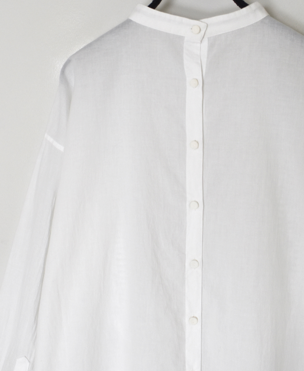 NMDS25532(シャツ) 60s ORGANIC CAMBRIC WITH EMB BACK OPENING STAND COLLAR EMB SHIRT