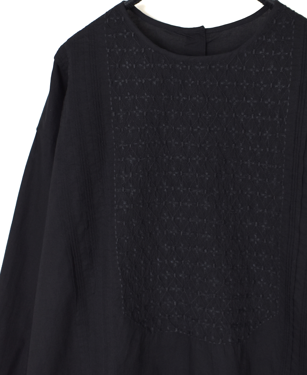 NMDS25533(シャツ) 60s ORGANIC CAMBRIC BACK OPENING CREW-NECK PINTUCK&EMB SHIRT