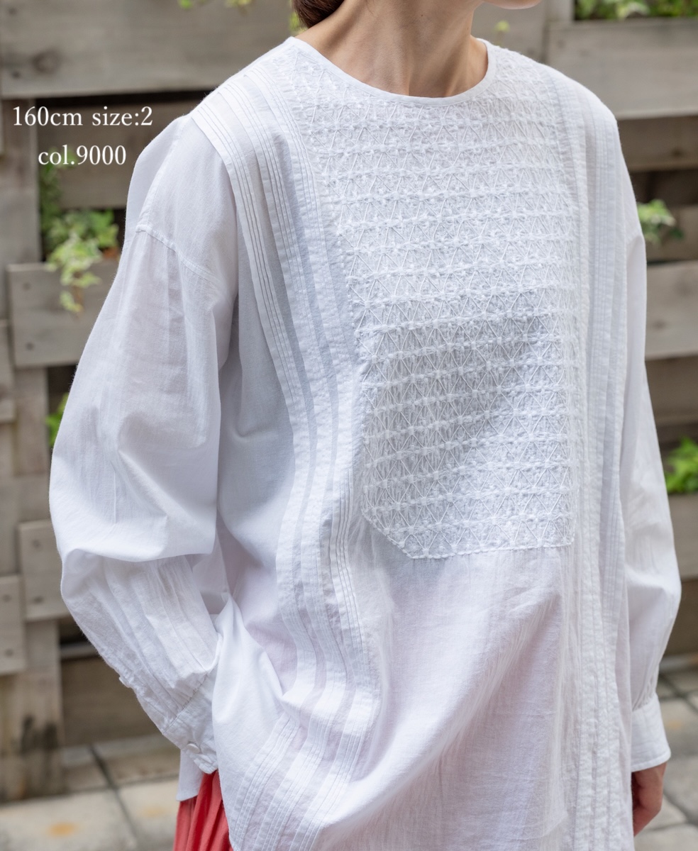 NMDS25533(シャツ) 60s ORGANIC CAMBRIC BACK OPENING CREW-NECK PINTUCK&EMB SHIRT