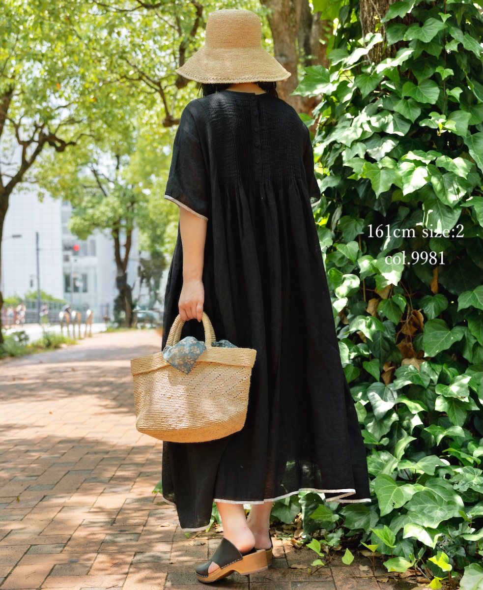 ●INMDS25132(ワンピース) HANDWOVEN LINEN PLAIN WITH SELVAGE CREW NECK HALF/SL DRESS WITH PINTUCK