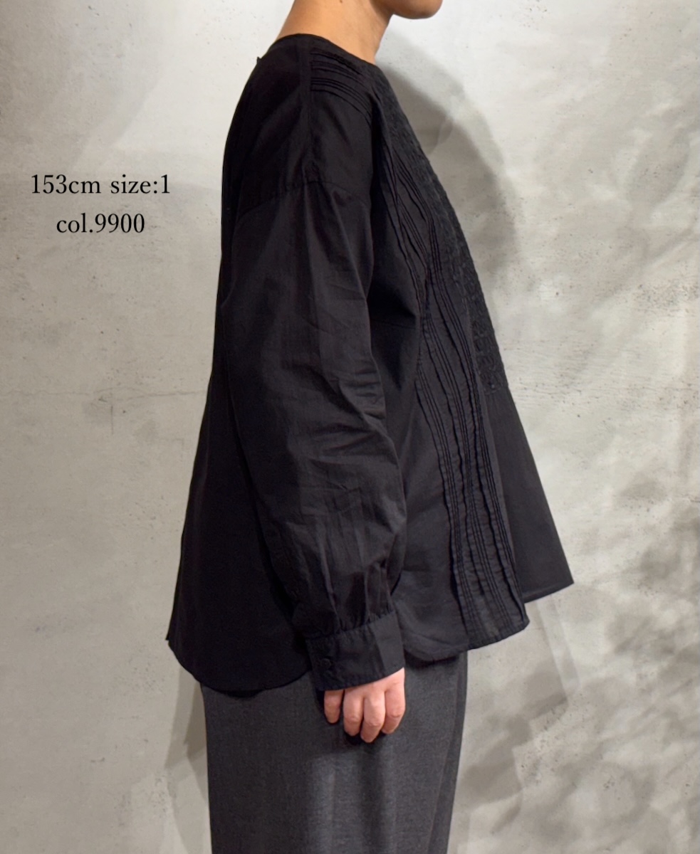 NMDS25533(シャツ) 60s ORGANIC CAMBRIC BACK OPENING CREW-NECK PINTUCK&EMB SHIRT